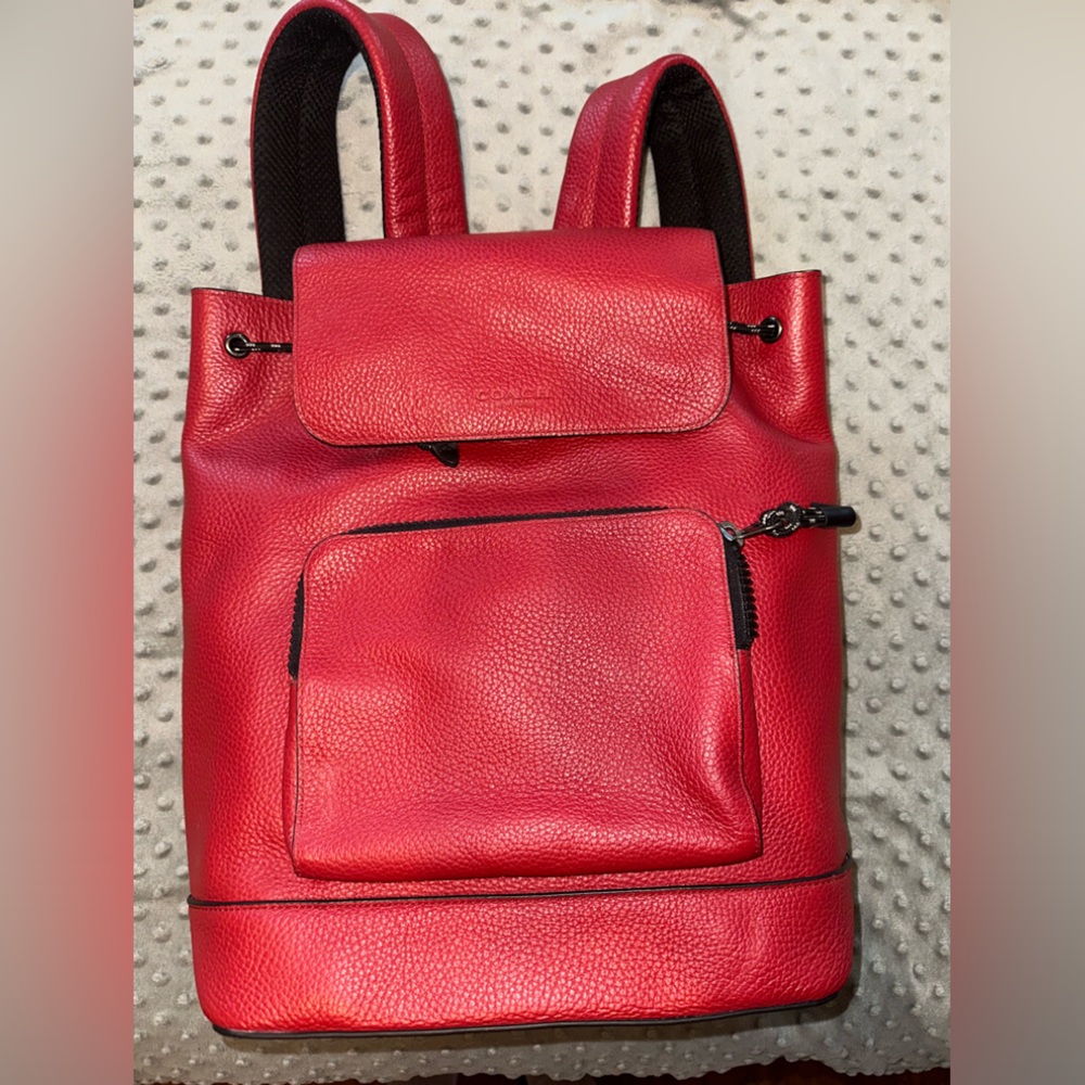 Turner Coach pebbled leather back pack in red! Worn maybe 2 x’s. Like new!